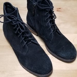 BIONDO | BLK SUEDE WATERPROOF BOOTIES, SZ 9